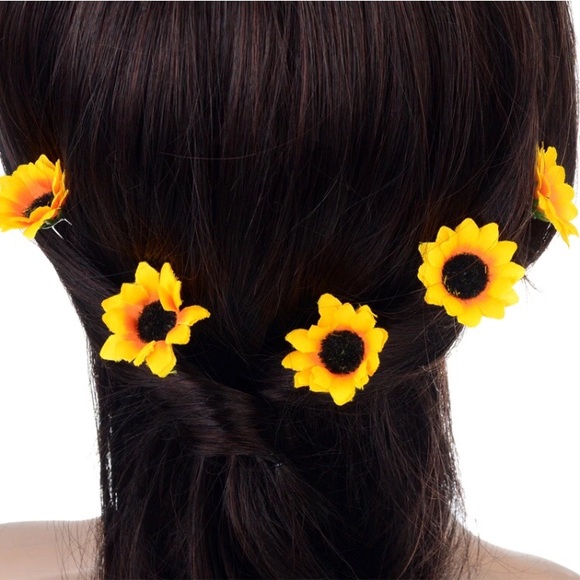 !!ONE SET LEFT!! 10 Mini Sunflower Bobbi Pins - Picture 3 of 6